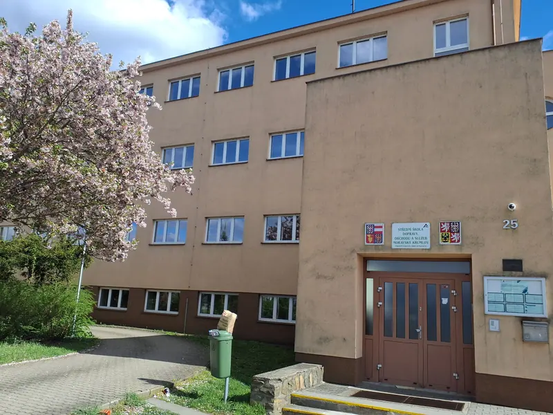 Hlavní budova Střední školy dopravy, obchodu a služeb v Moravském Krumlově